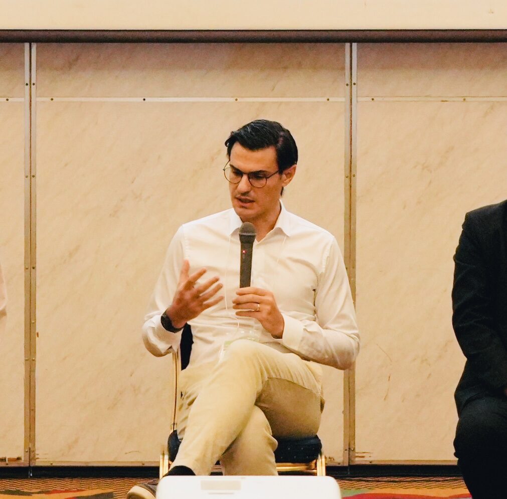 Luca Dal Zilio in a plenary discussion